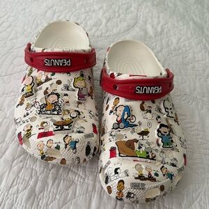 Crocs x peanuts unisex limited edition clogs, Big Kid Size 6